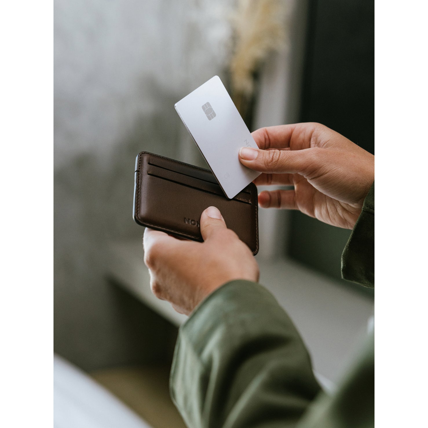 Nomad Tracking Card Pro - White - Apple (Find My)